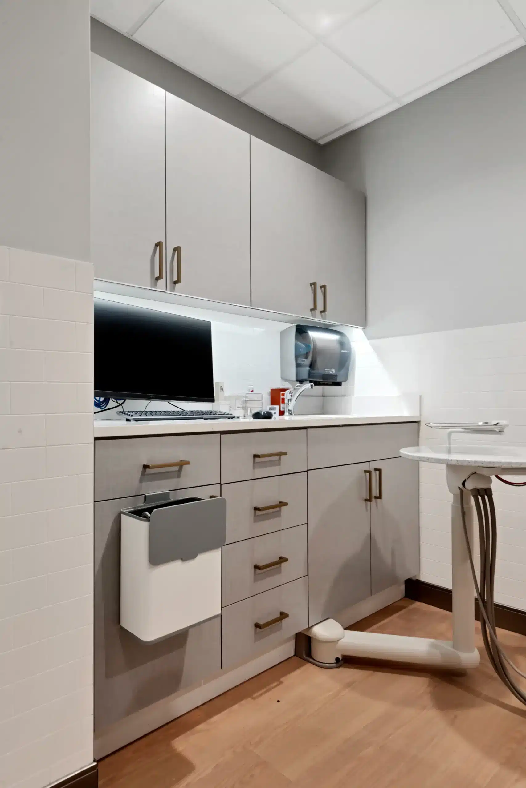 Treatment room cabinetry with a monitor and sterilization equipment
