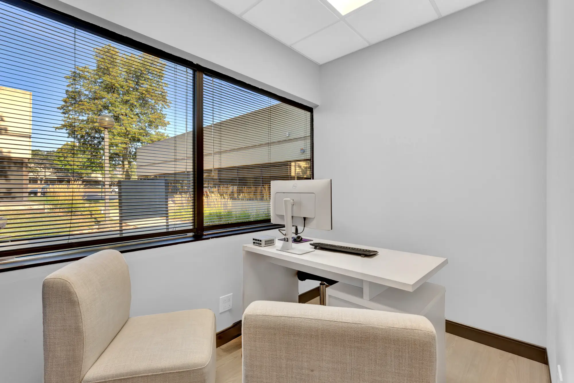 Consultation room with two armchairs and a computer desk